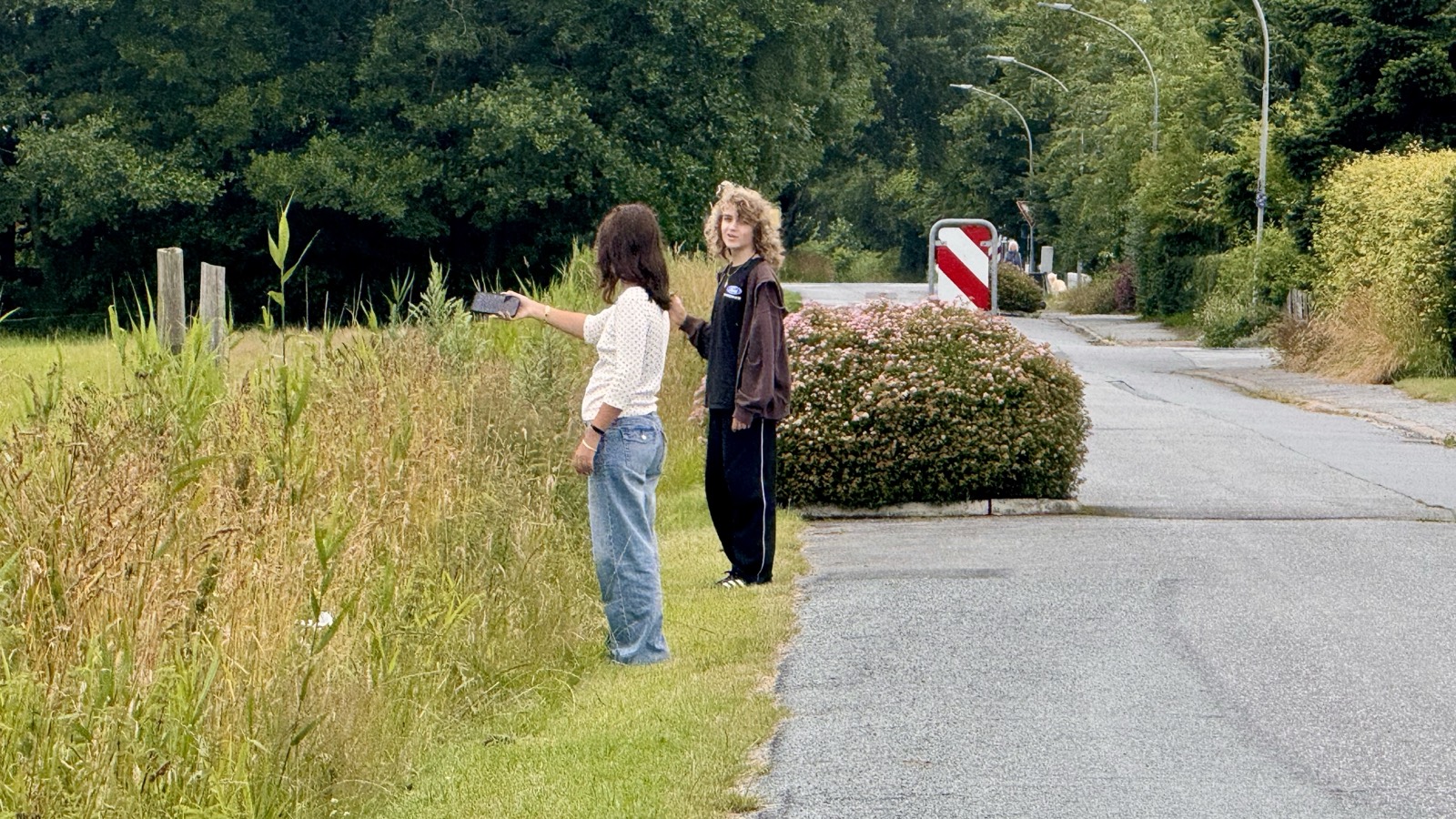 Phima and Luca on a country lane in Aventoft