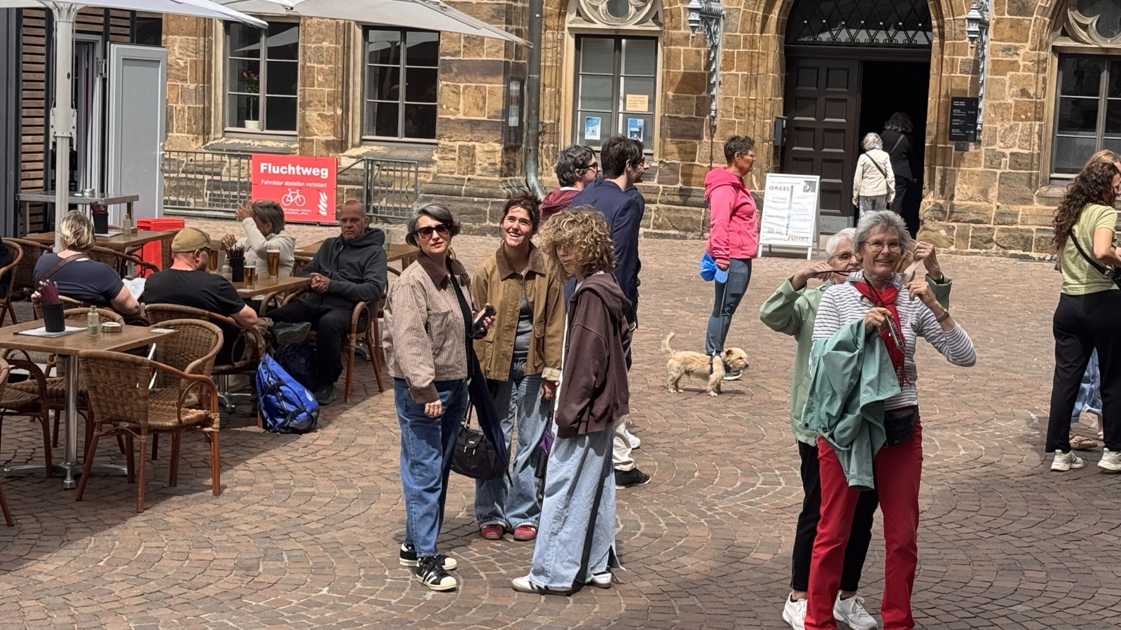 Wandering the square by the Liebfrauenkirche