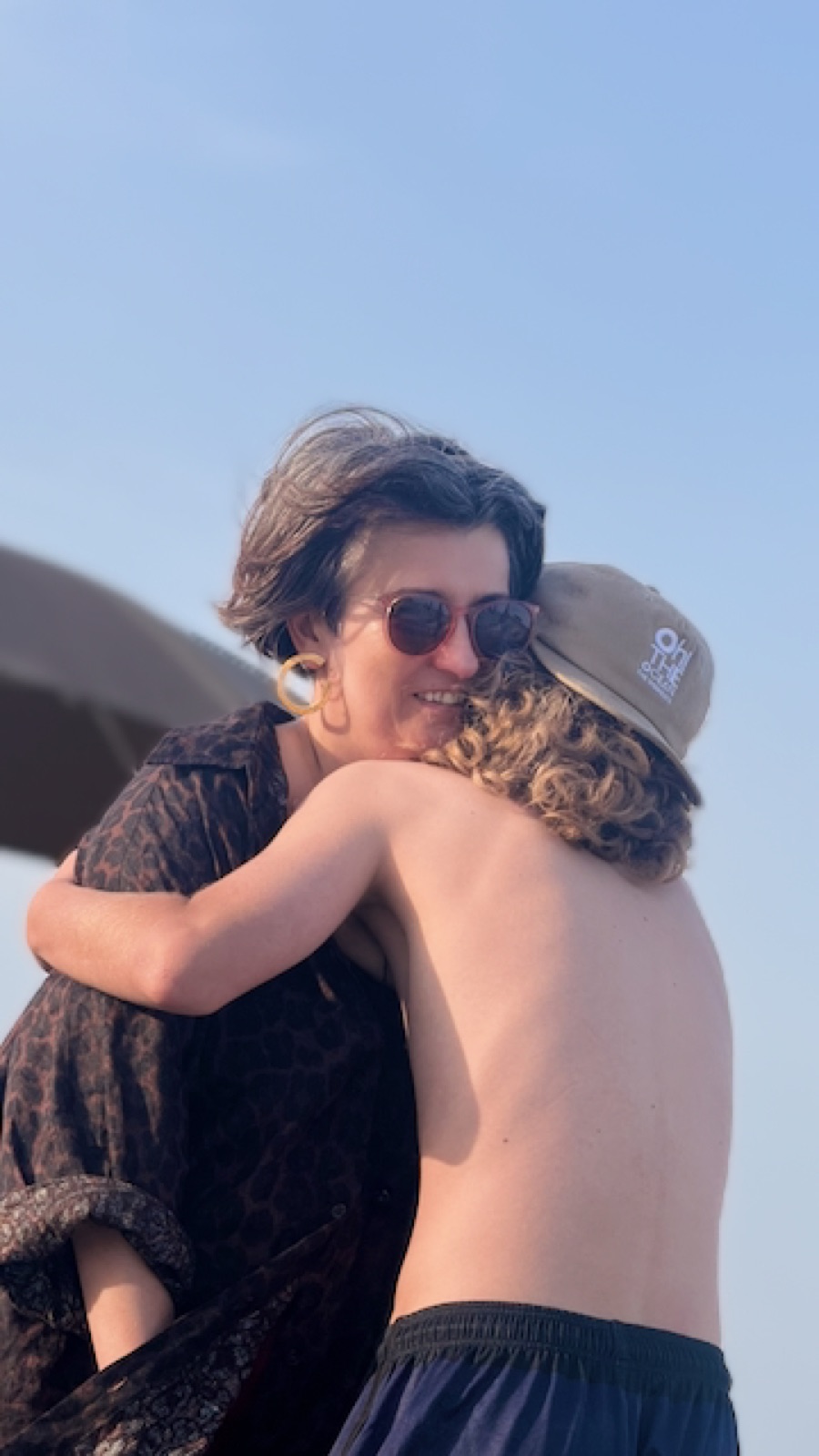 Natalia and Luca hugging between the loungers