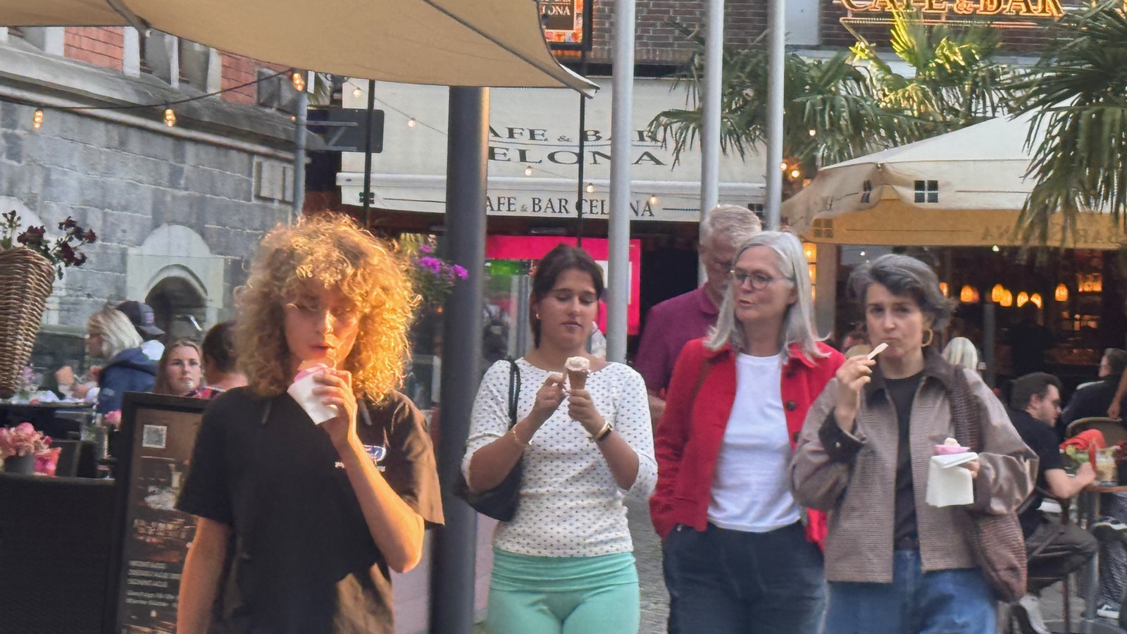 Ice cream on the walk through the Oldenburg old town